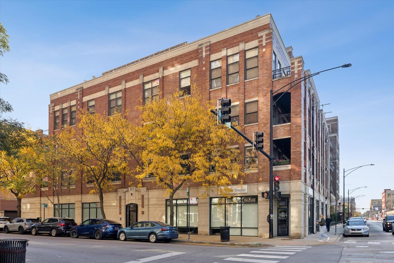955 W Monroe St. #3B, Chicago, IL 60607