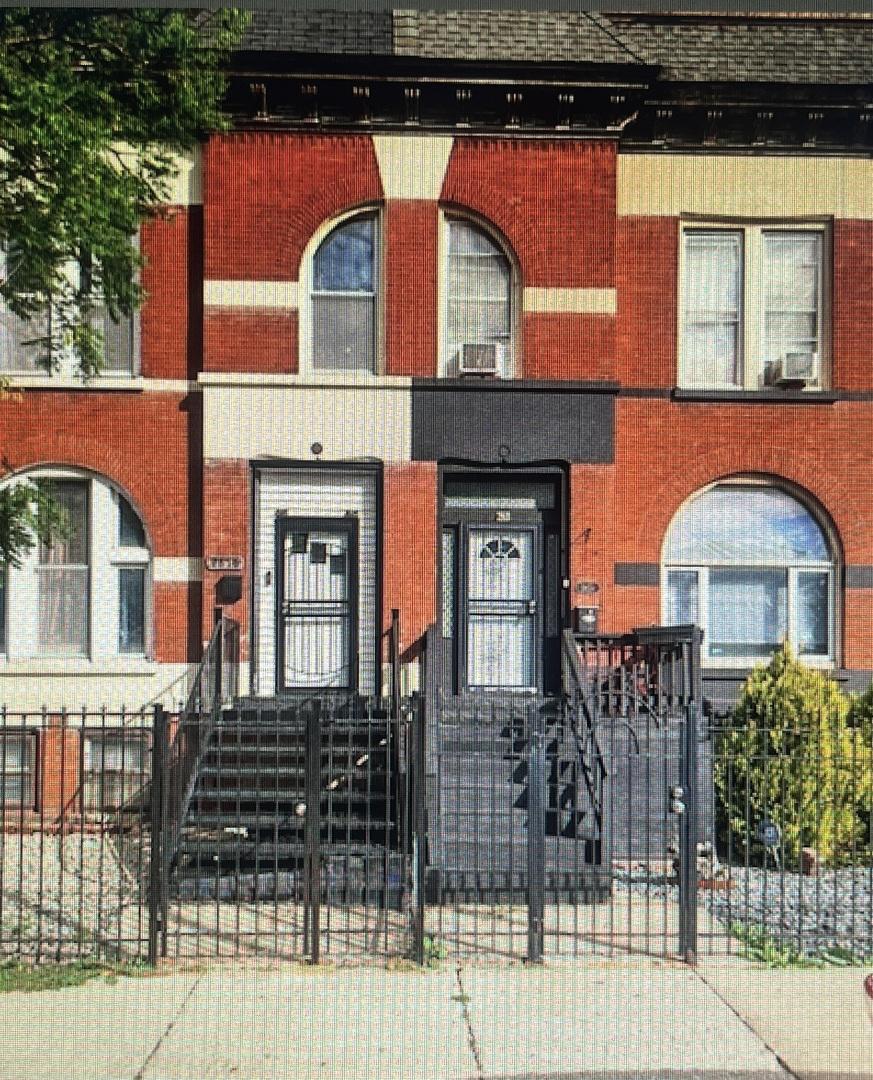 2854 W Warren Blvd., Chicago, IL 60612