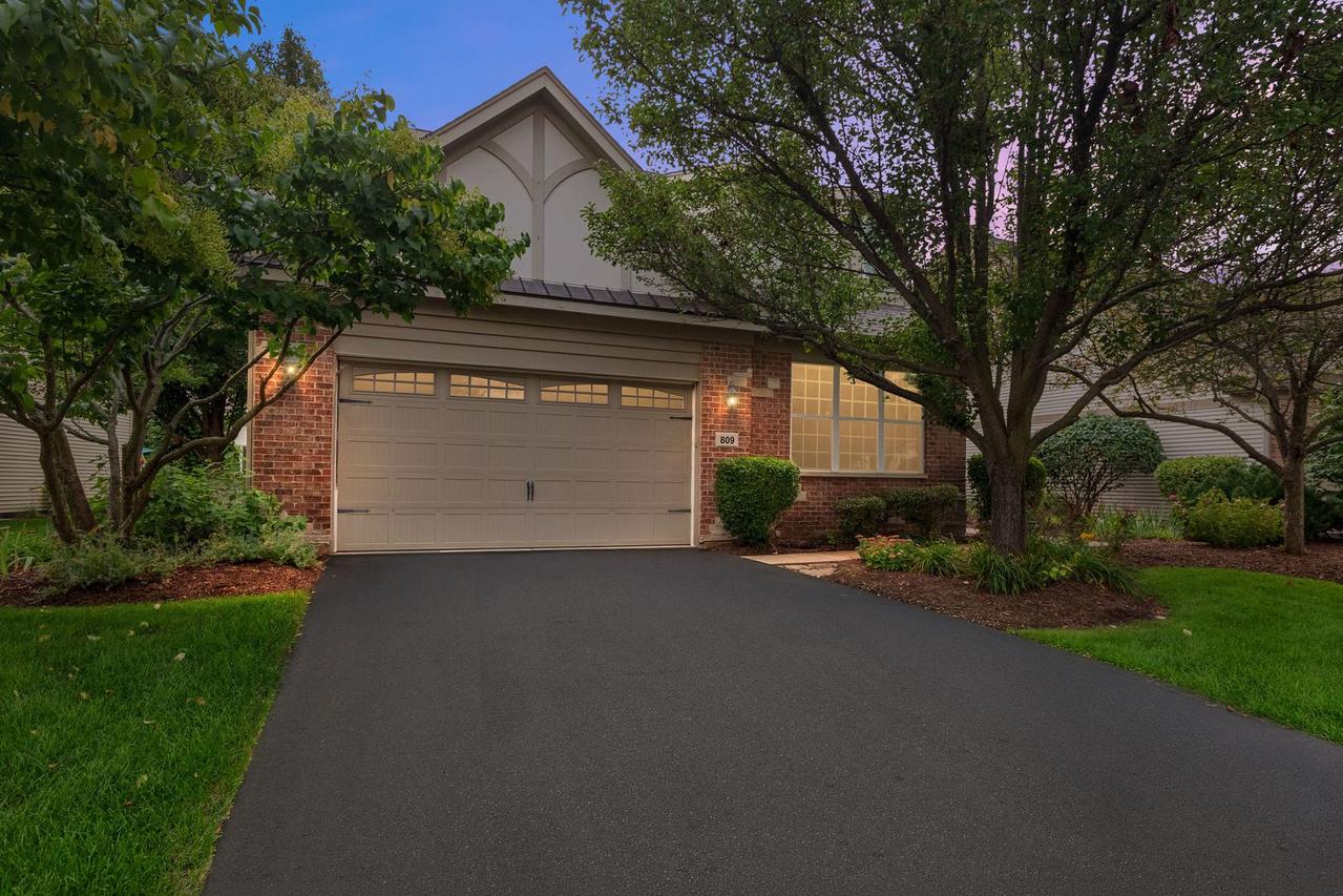 809 Colchester Dr., Oswego, IL 60543