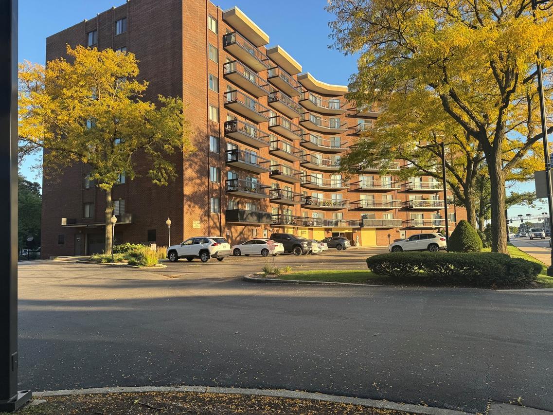 711 S River Rd. #314, Des Plaines, IL 60016