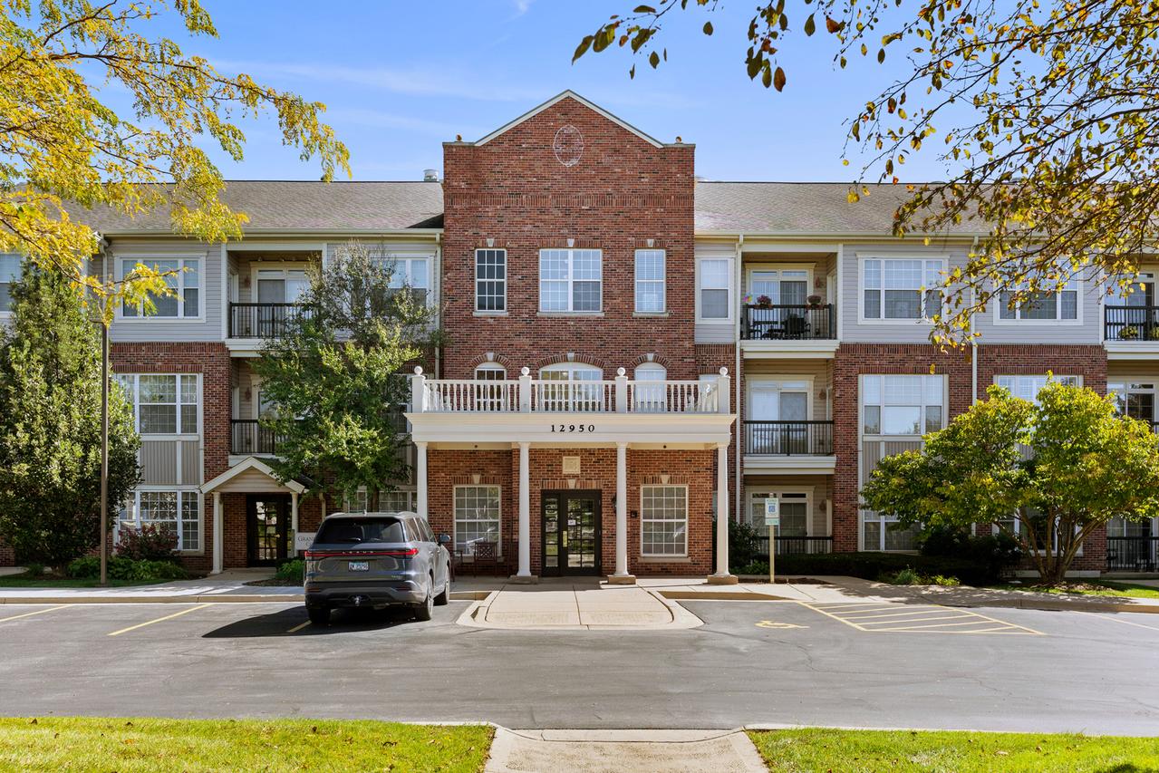 12950 Meadow View Ct. #305, Huntley, IL 60142