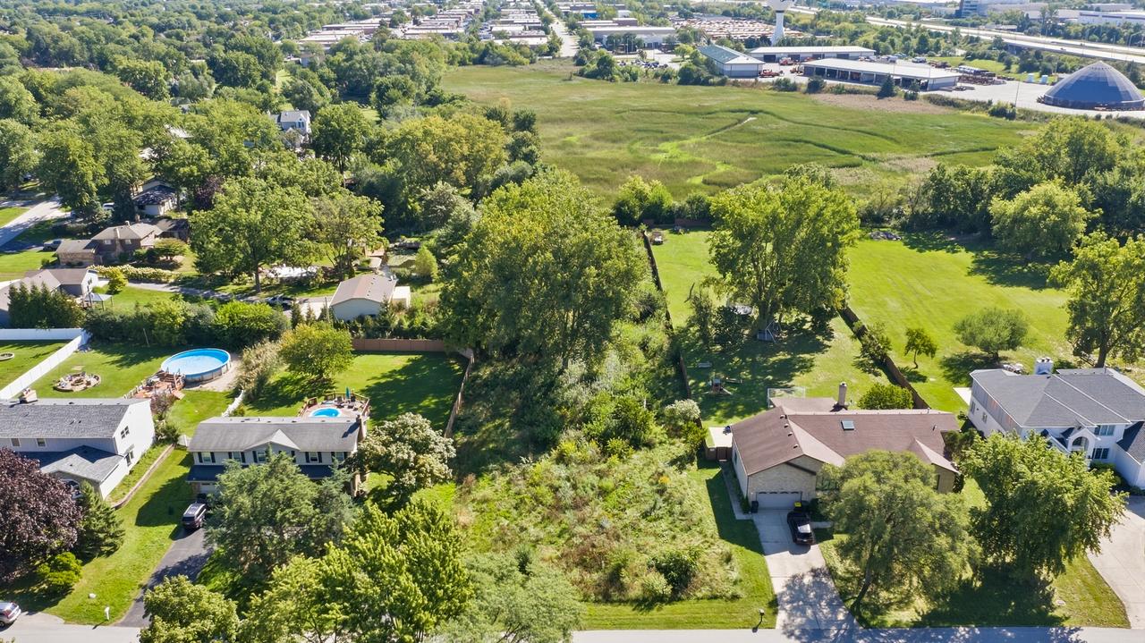427 Pleasant Dr., Schaumburg, IL 60193