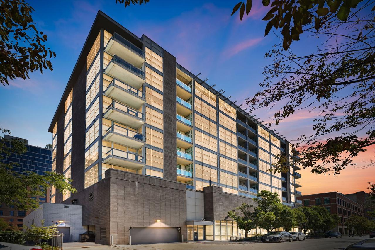 225 S Sangamon St. #410, Chicago, IL 60607