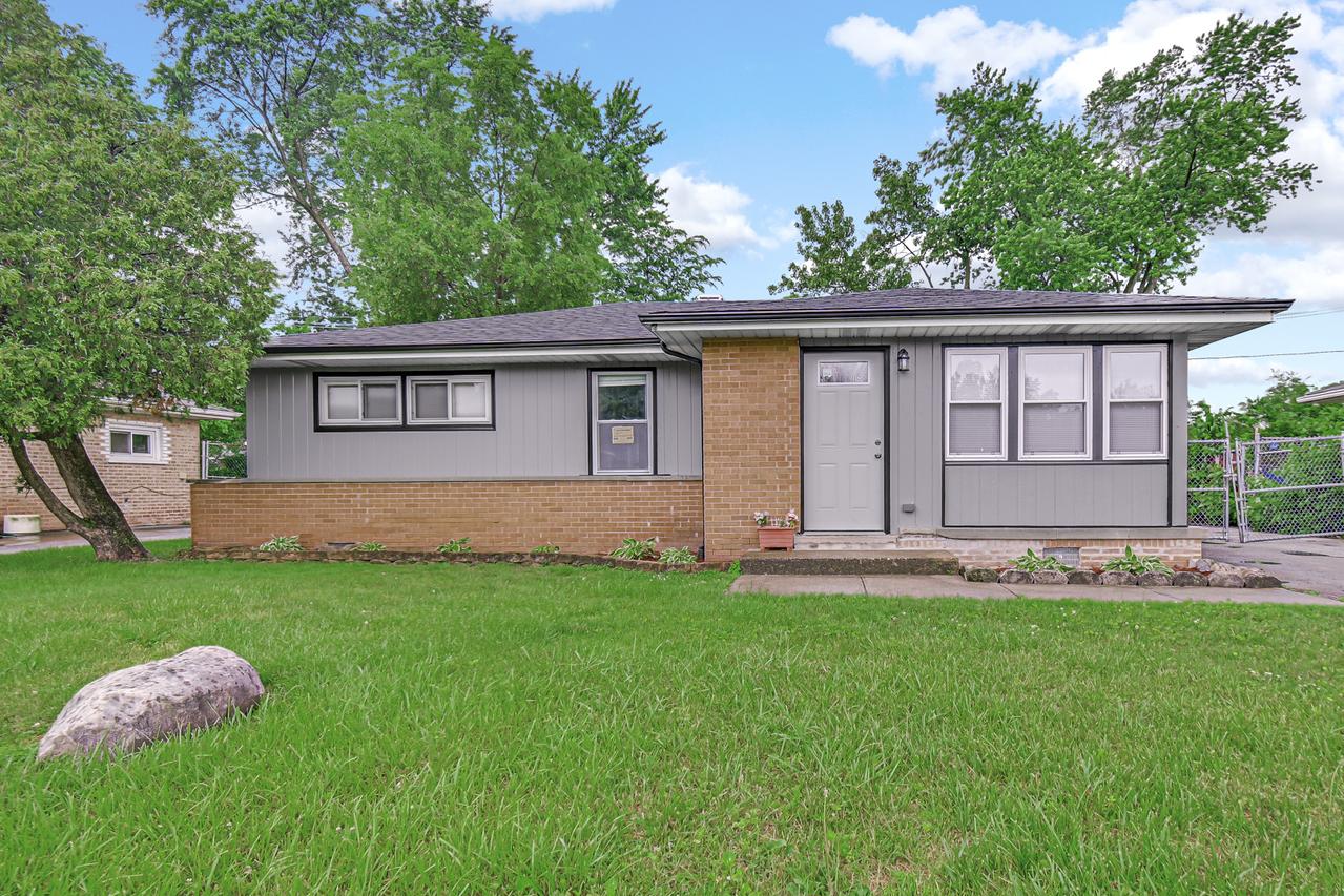 16158 Plymouth Dr., Markham, IL 60428