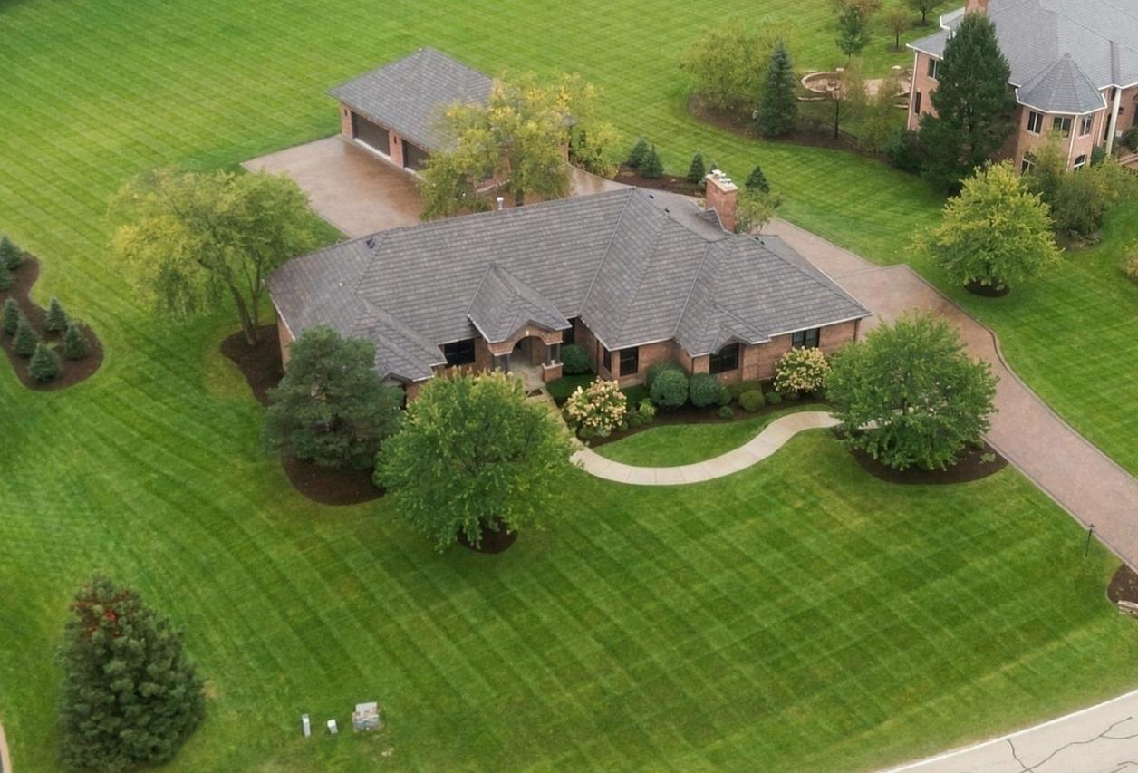 955 Livingston Ln., Inverness, IL 60010