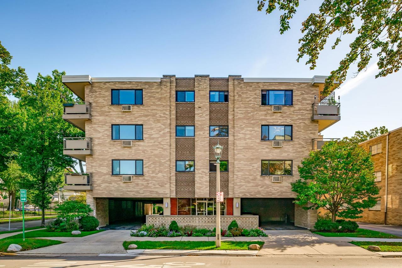 224 N Kenilworth Ave. #2B, Oak Park, IL 60302