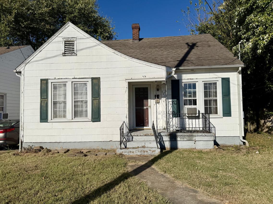 605 W 10th St., Metropolis, IL 62960