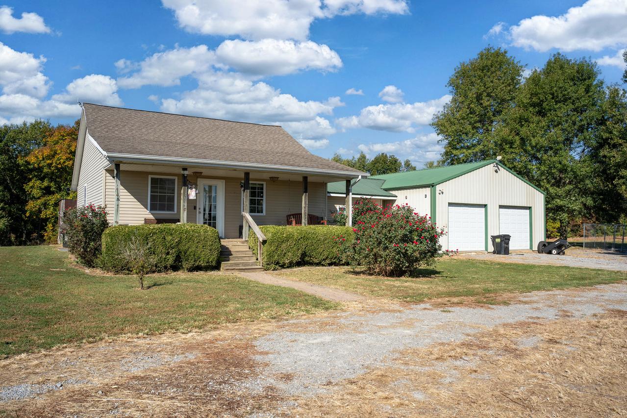 205 Tate Rd., Raleigh, IL 62977