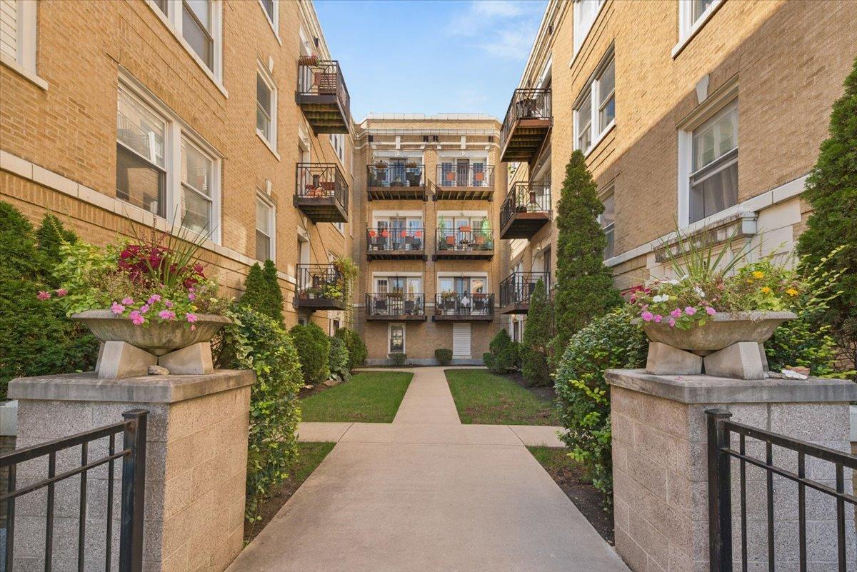 4910 N Drake Ave. #2, Chicago, IL 60625