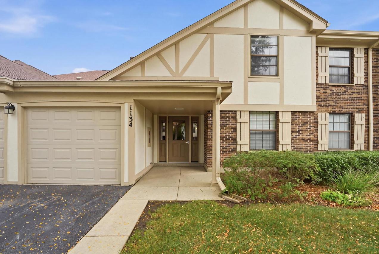 1134 Hawthorne Ct. #B2, Wheeling, IL 60090