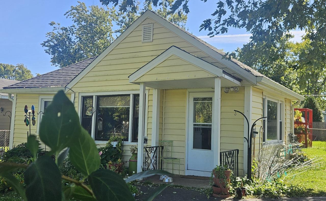 203 Golfview Dr., Round Lake Beach, IL 60073