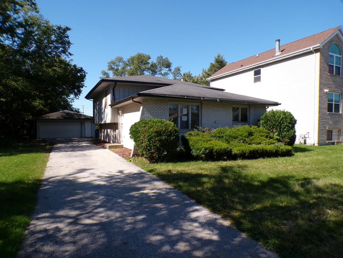 16614 Finch Ave., Harvey, IL 60426