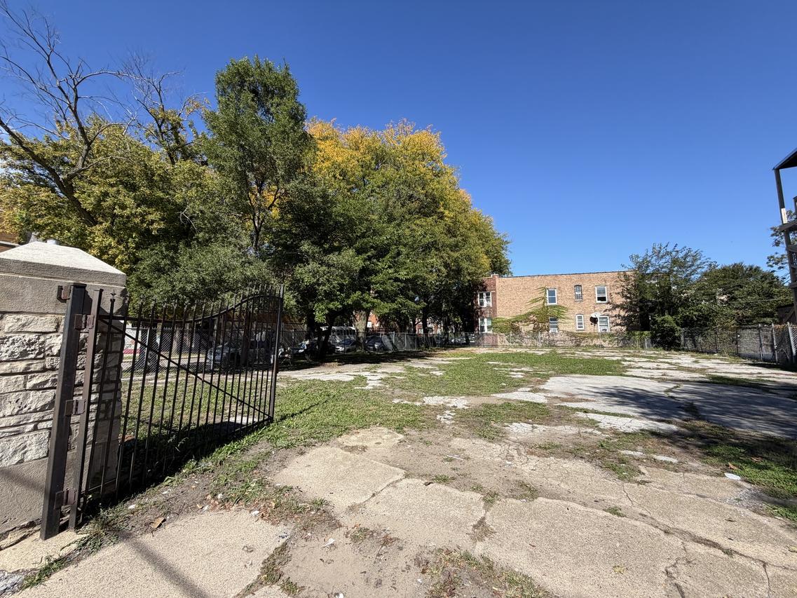 966 E 79th St., Chicago, IL 60619