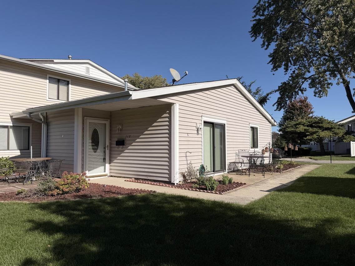 112 Windward Dr., Schaumburg, IL 60194