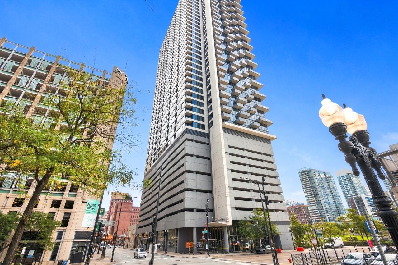 235 W Van Buren St. #4013, Chicago, IL 60605