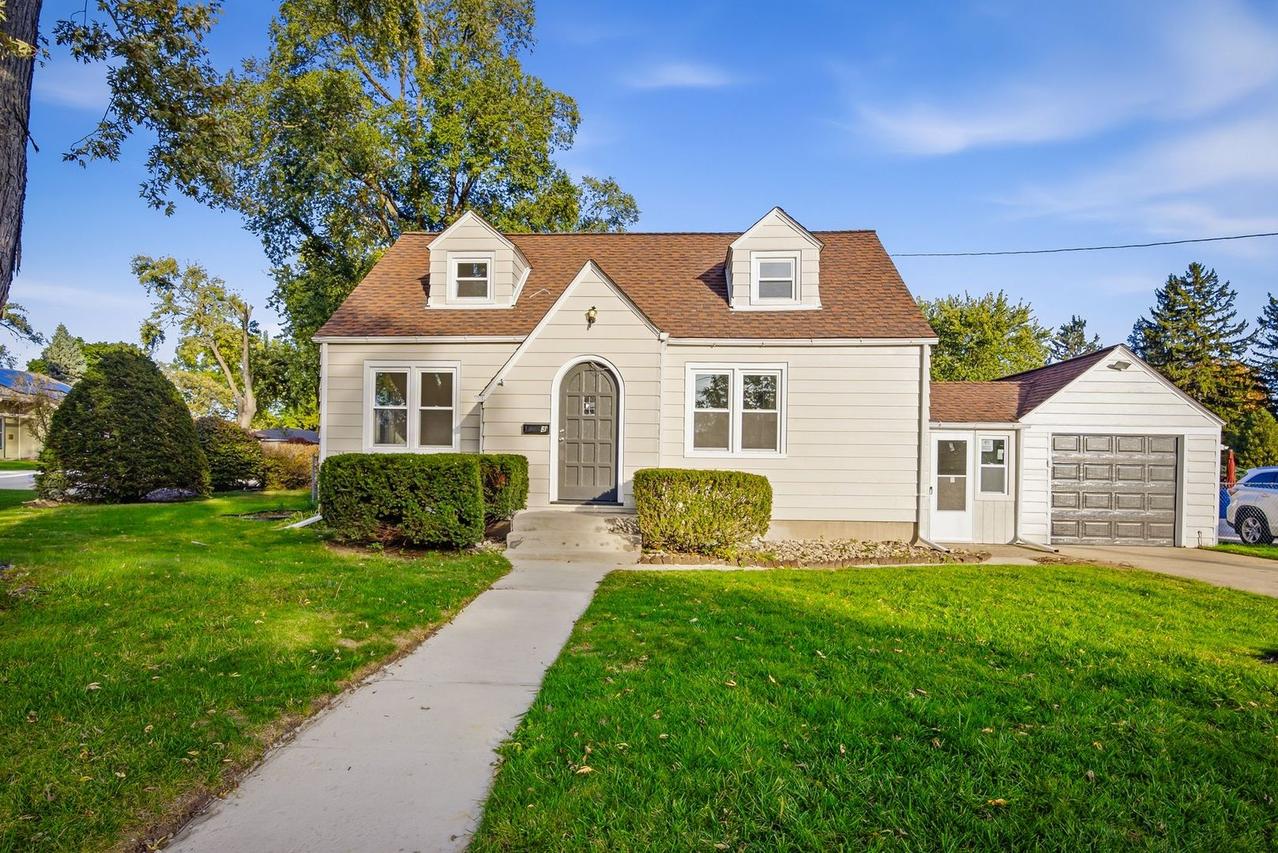 3 S South Elgin Blvd., South Elgin, IL 60177