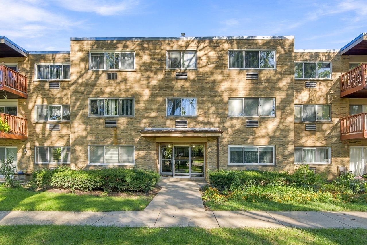 704 Dempster St. #E207, Mount Prospect, IL 60056
