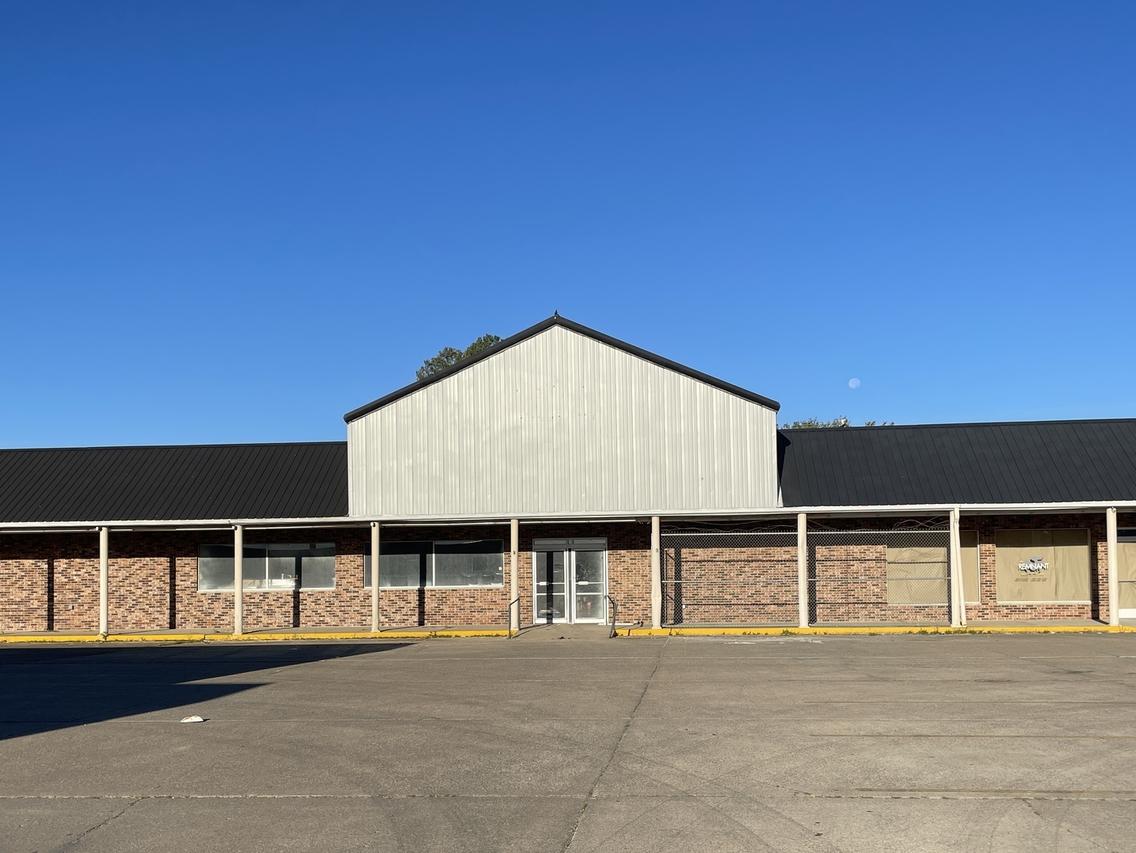1105 E Randolph St., Mcleansboro, IL 62859