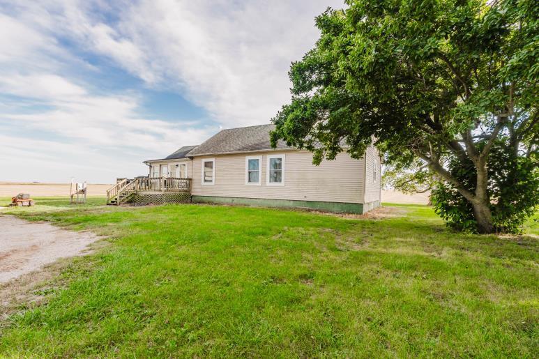 6528 Lilac Rd., Clinton, IL 61727