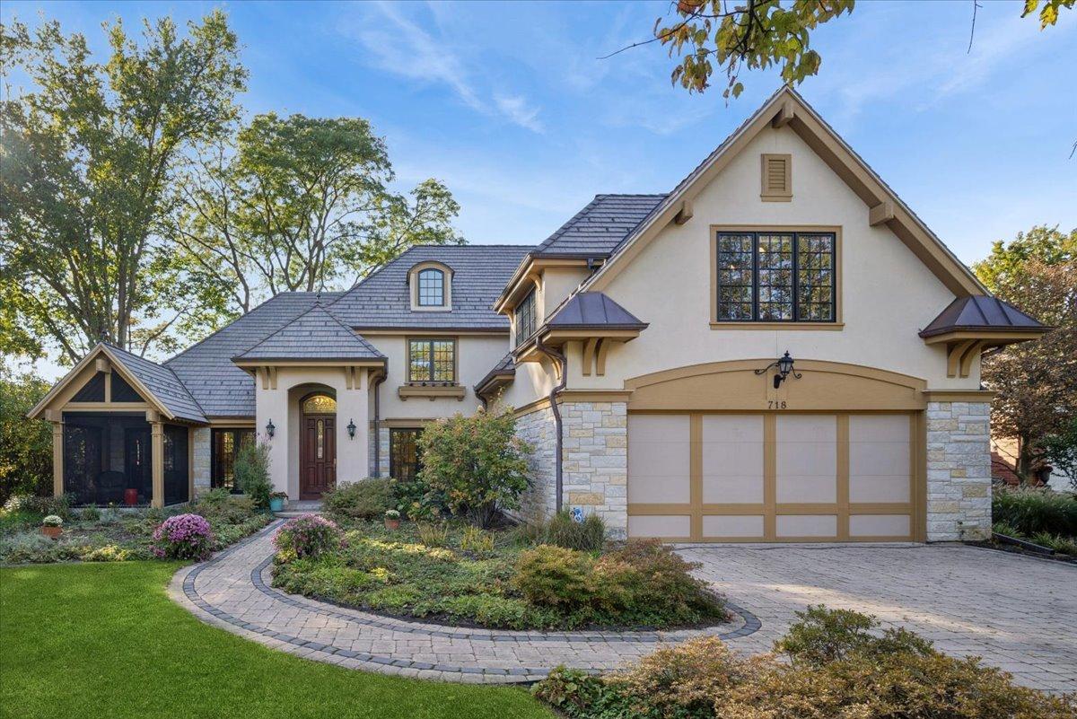 718 Woodmere Ln., Glenview, IL 60025