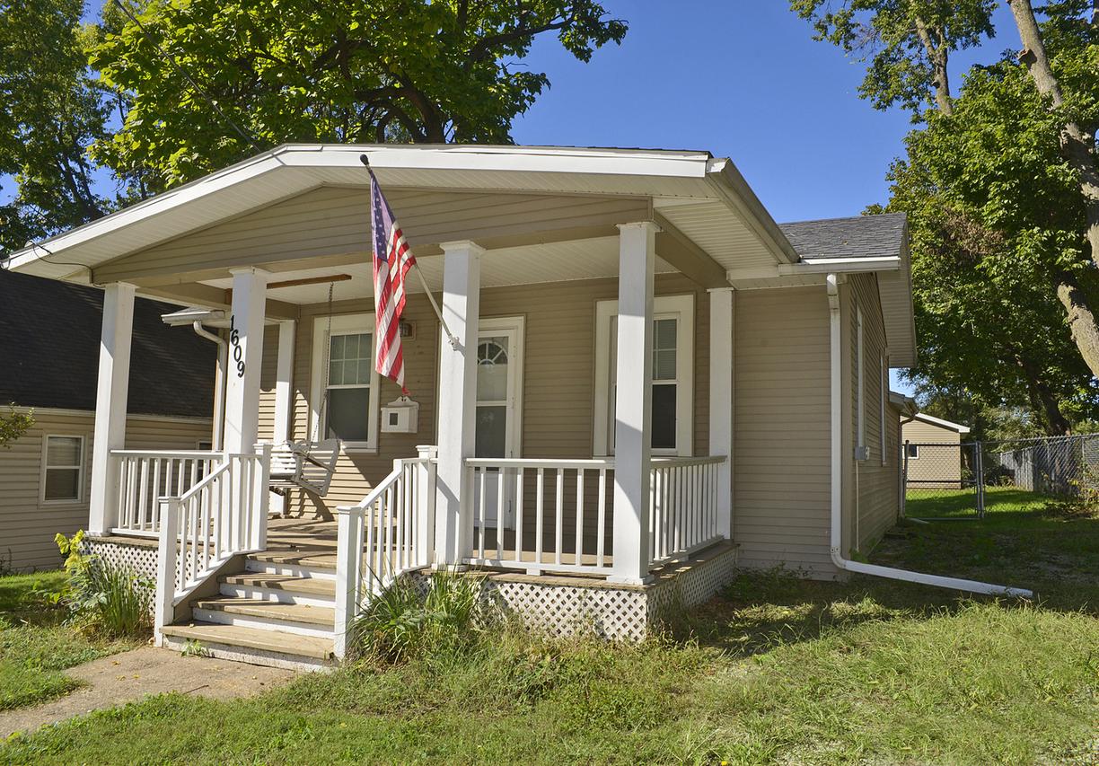 1609 Sycamore St., Ottawa, IL 61350