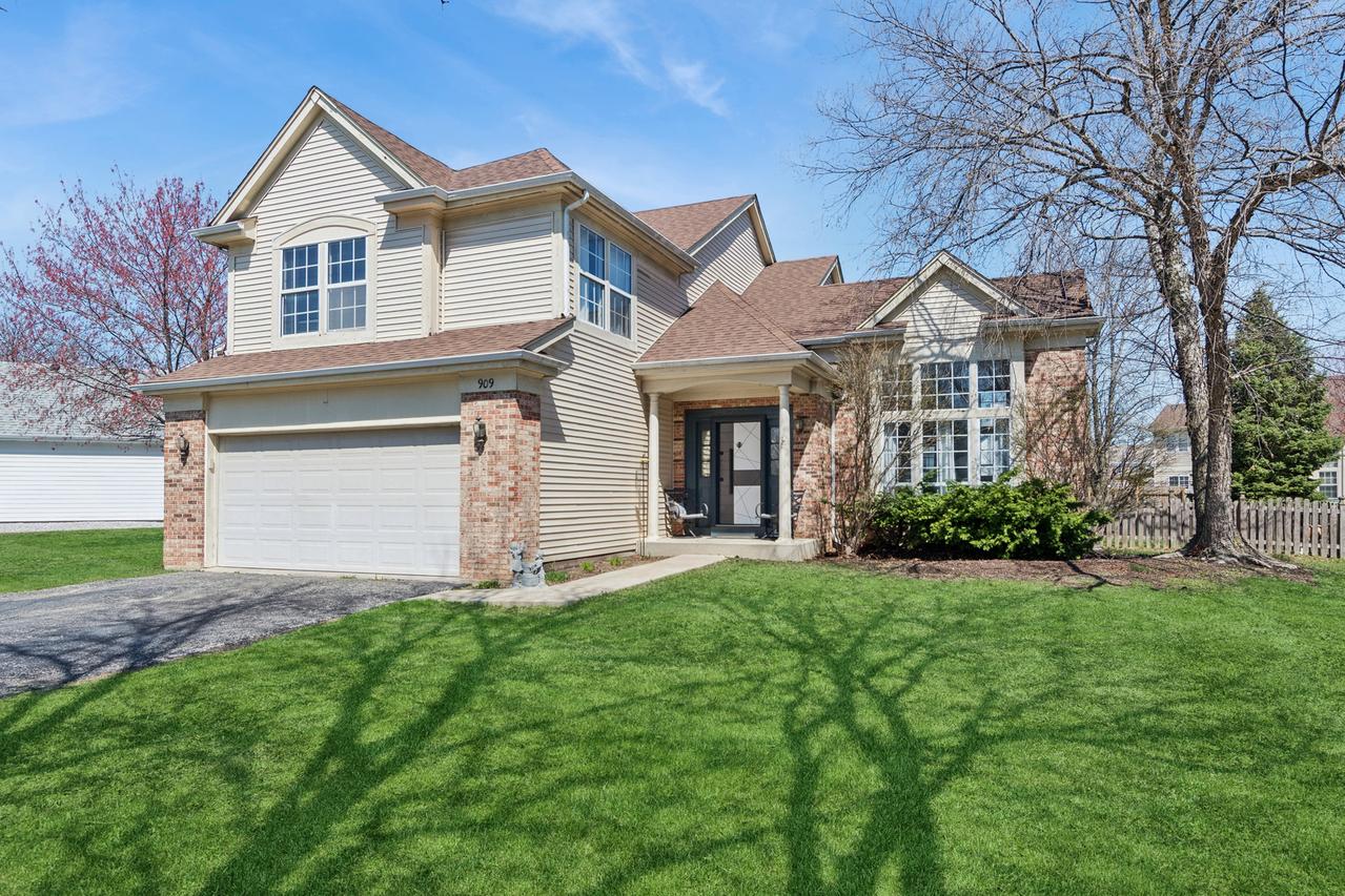 909 Brompton Cir., Bolingbrook, IL 60440