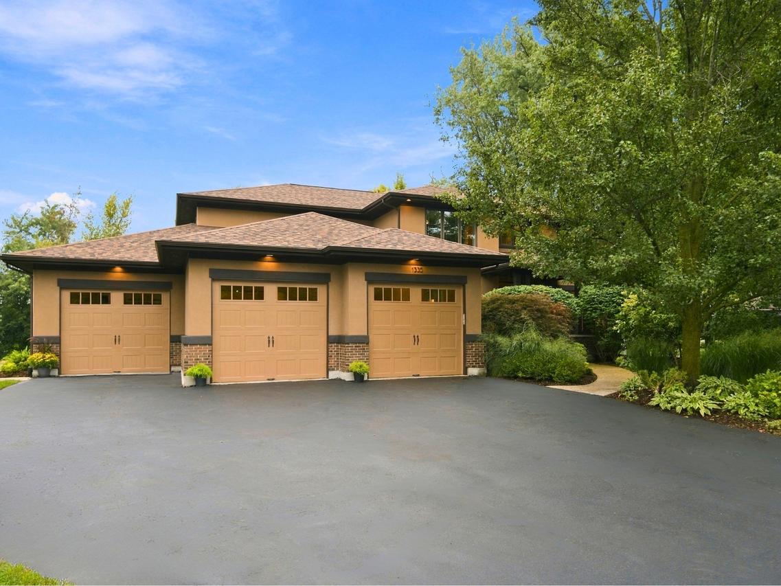 1335 Eastcanton Dr., Deerfield, IL 60015