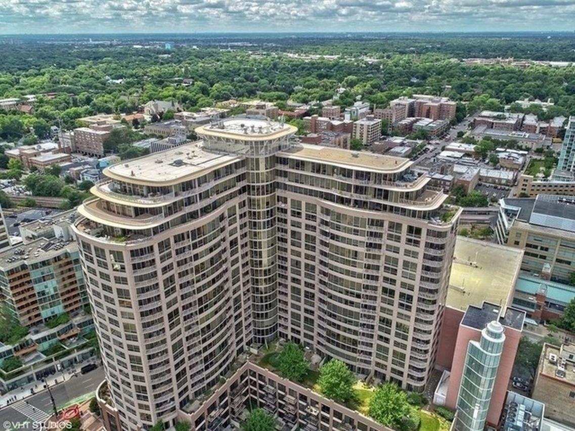 807 Davis St. #1211, Evanston, IL 60201