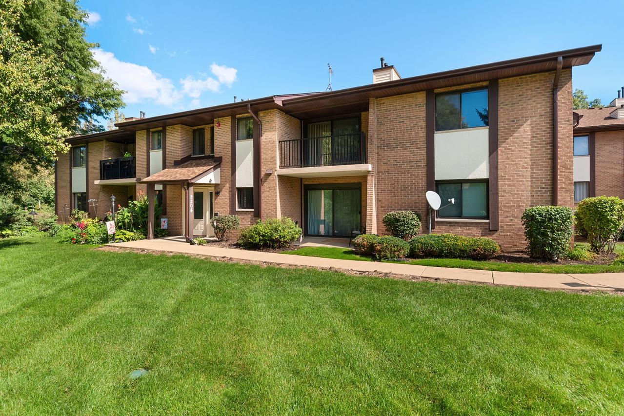 2204 Wharf Dr. #2308, Woodridge, IL 60517