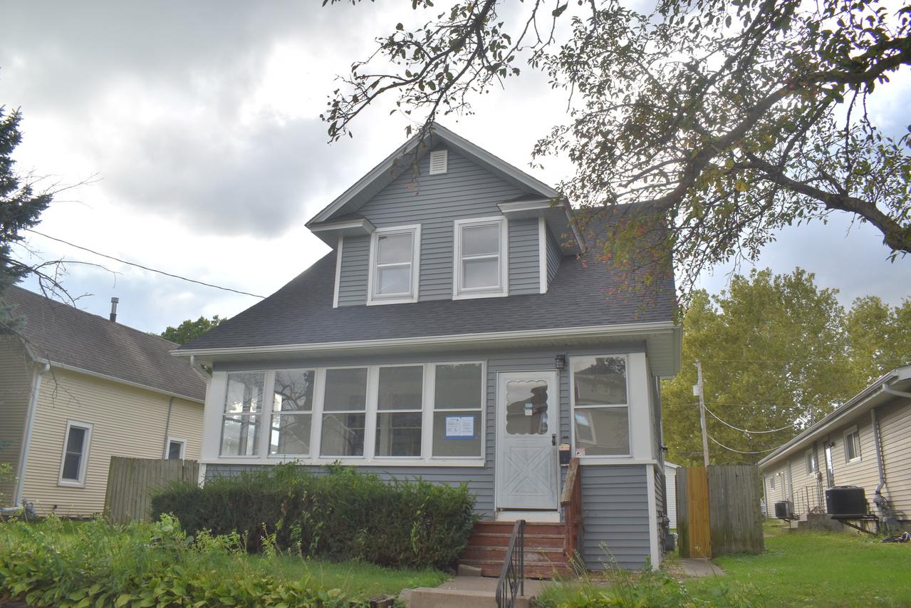 1841 2nd St., Moline, IL 61265
