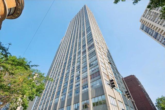 655 W Irving Park Rd. #1211, Chicago, IL 60613