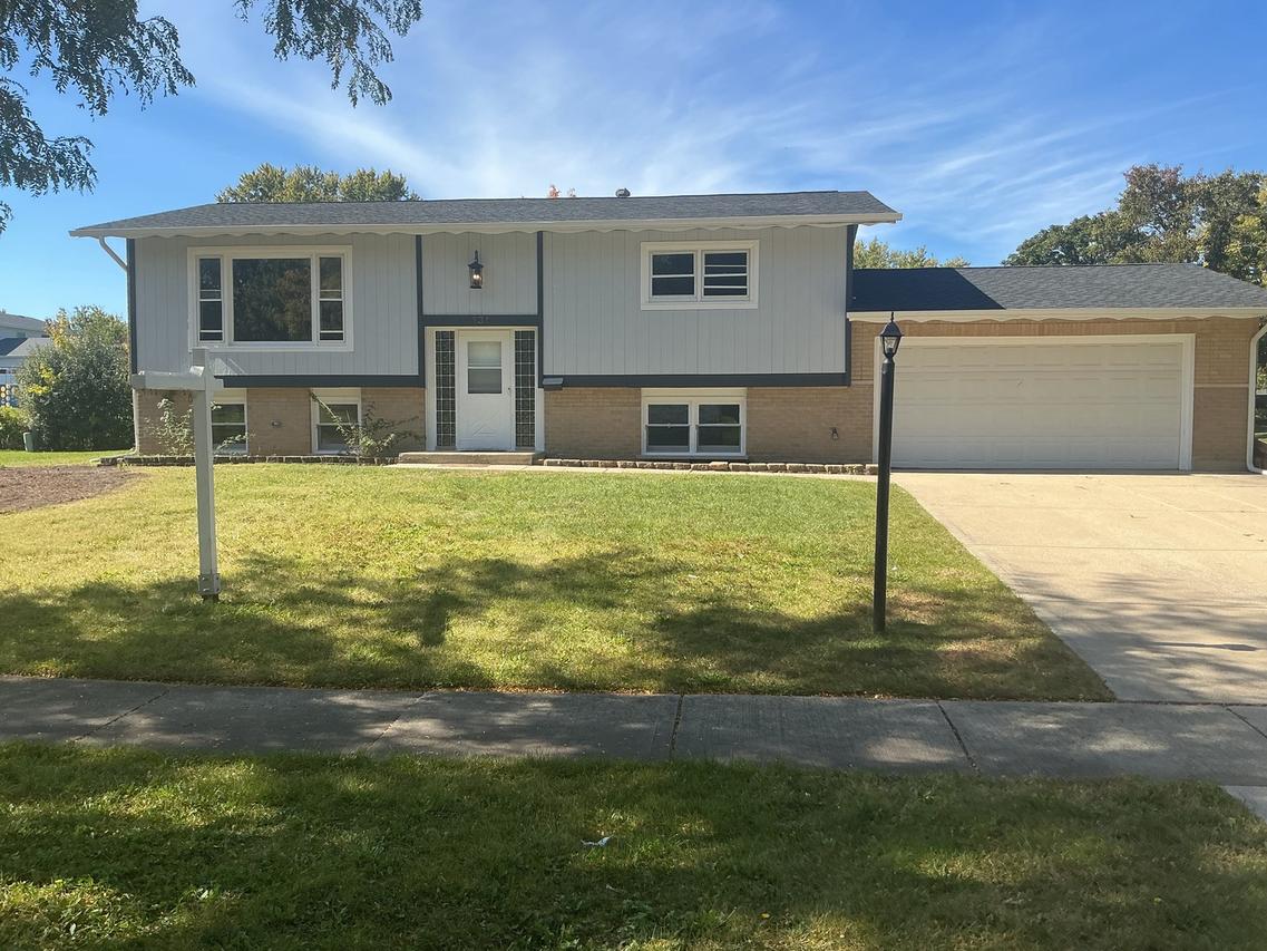 731 Claremont Dr., Downers Grove, IL 60516