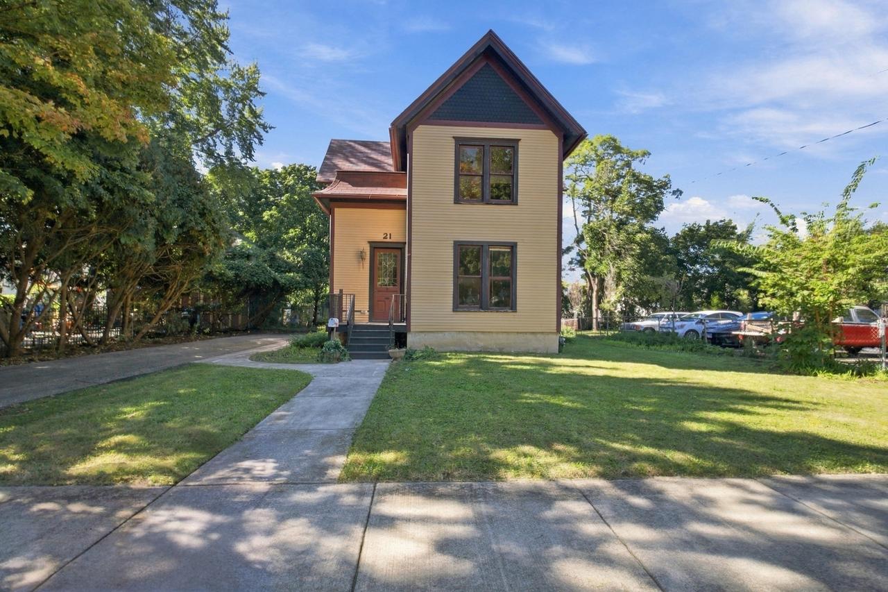 21 S May St., Aurora, IL 60506