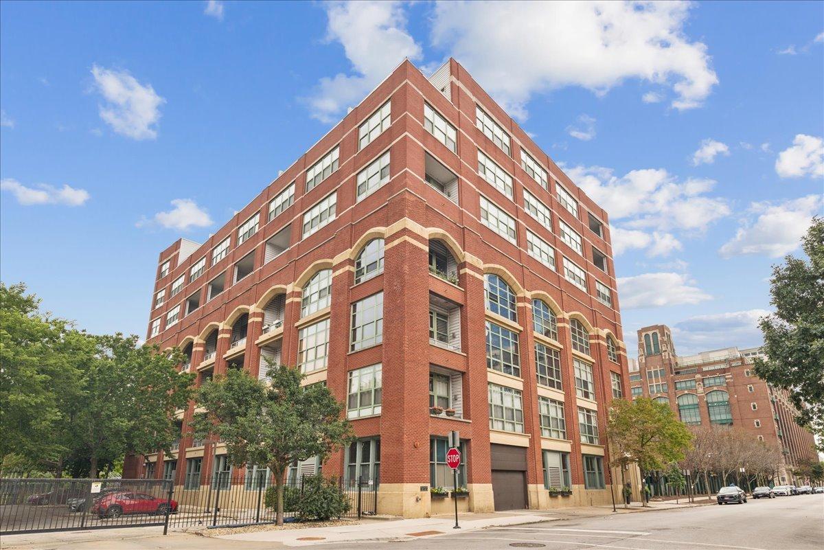 2001 S Calumet Ave. #411, Chicago, IL 60616