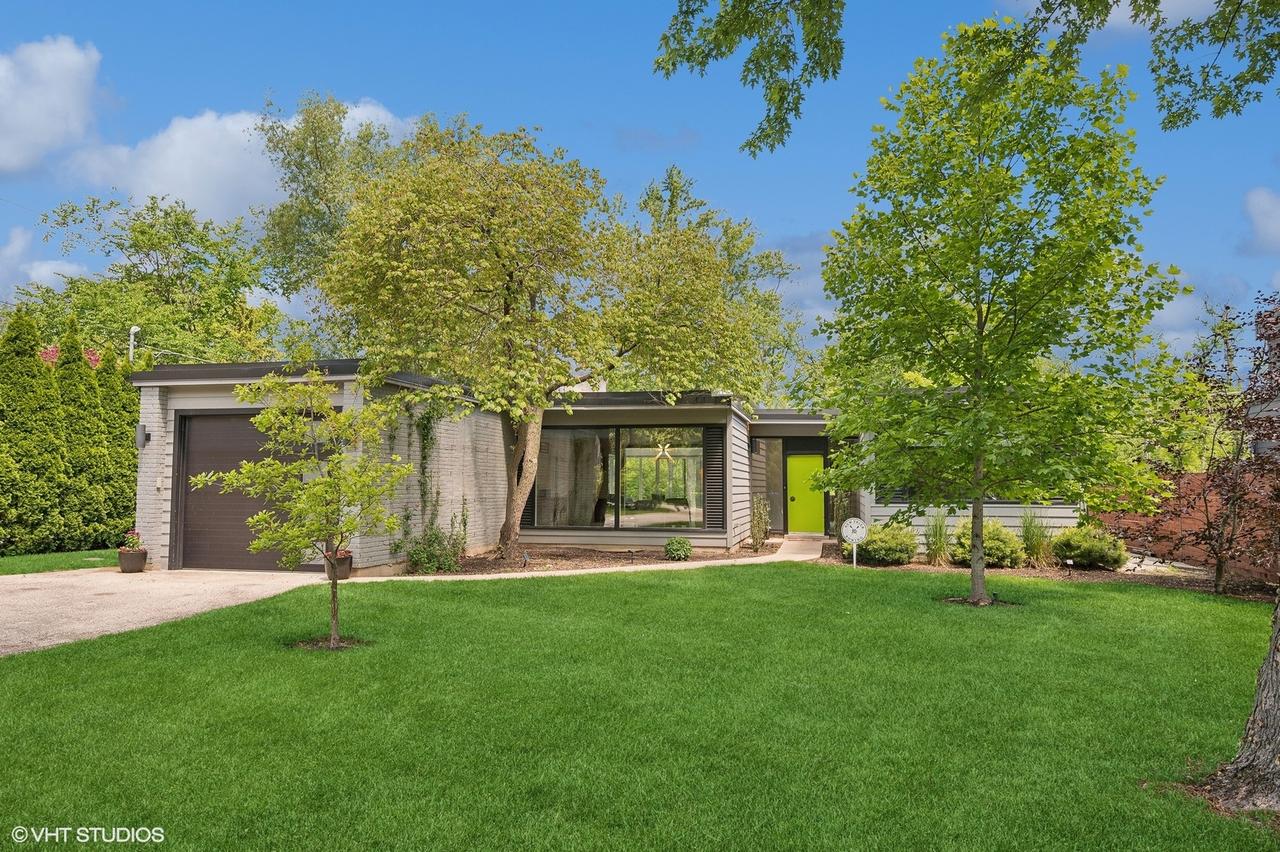 1185 Terrace Ct., Glencoe, IL 60022