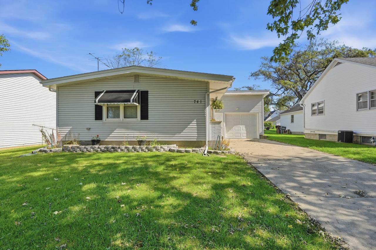 741 Elliott St., Beecher, IL 60401
