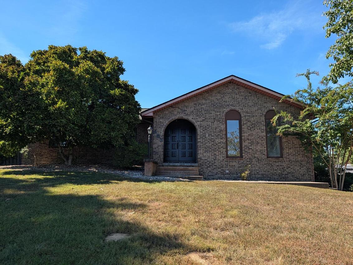 653 N Indian Hill Dr., Herrin, IL 62948