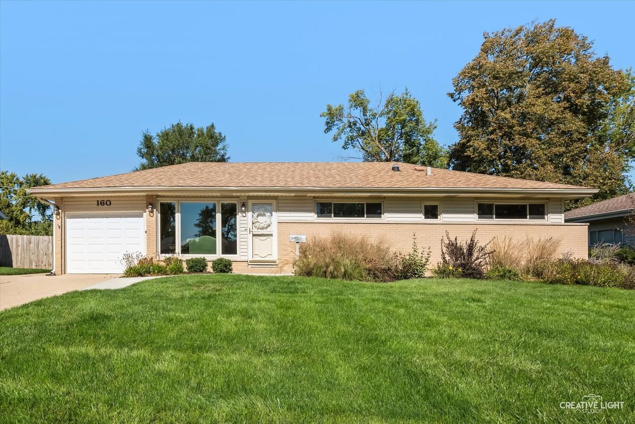 160 Forest Park Ln., Hoffman Estates, IL 60169