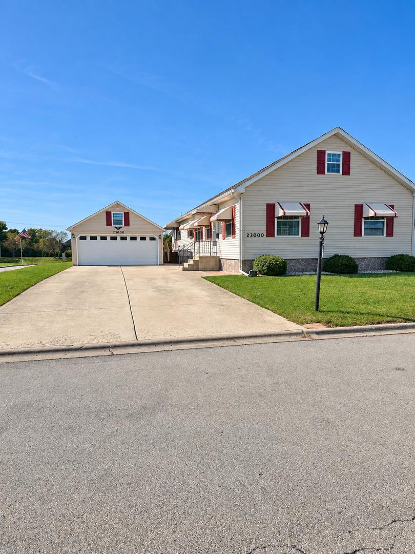 23000 S Pinehurst Dr., Frankfort, IL 60423
