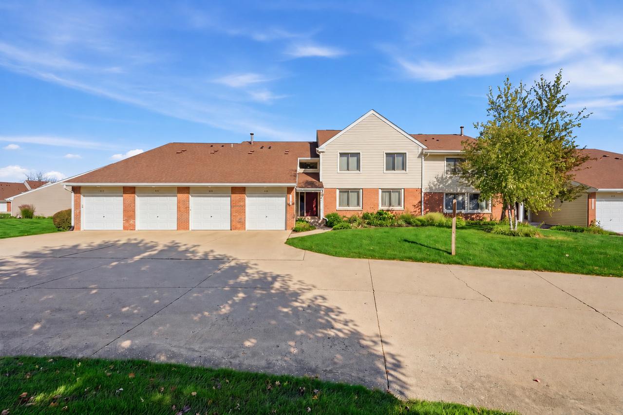 988 Harvest Cir., Buffalo Grove, IL 60089