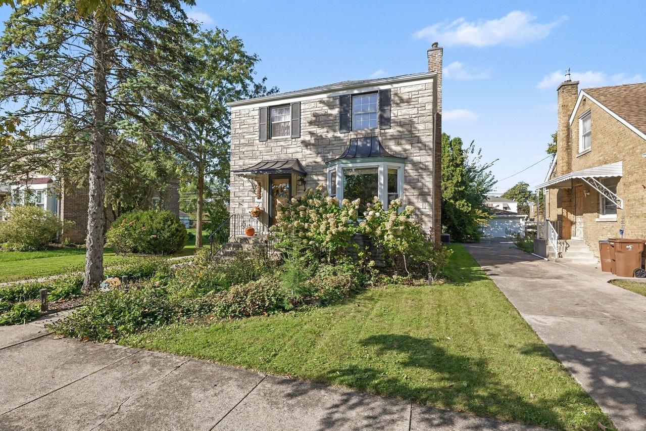 2342 S 3rd Ave., North Riverside, IL 60546
