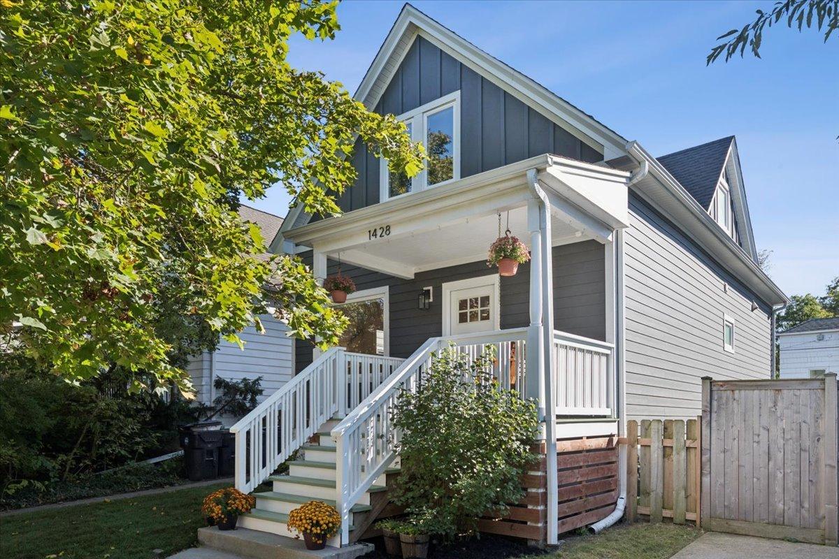 1428 Crain St., Evanston, IL 60202