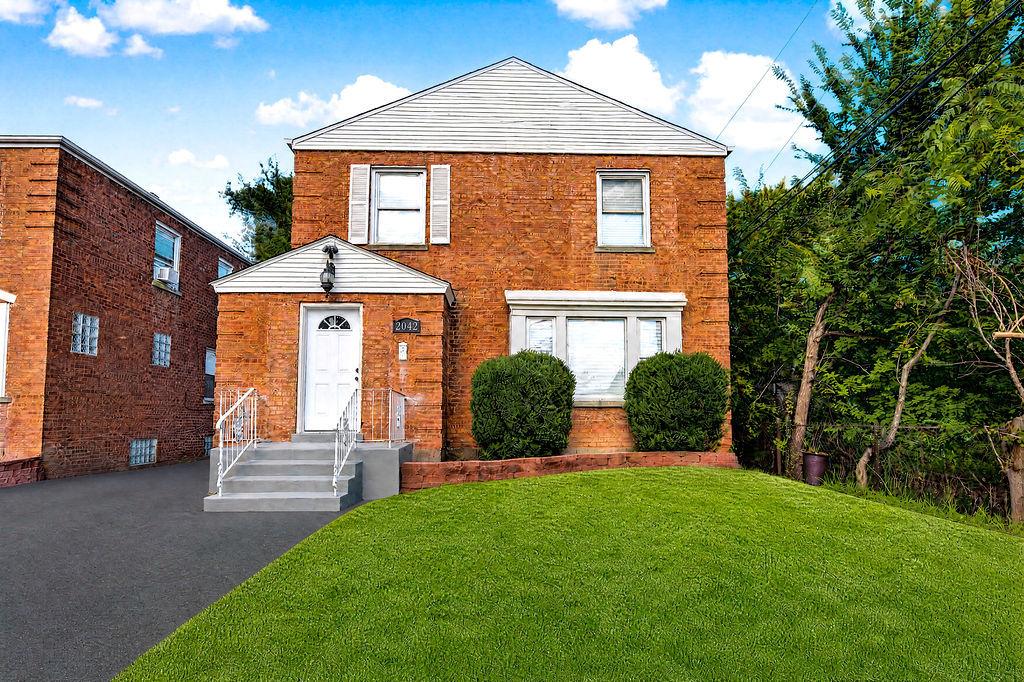 2042 W 76th St., Chicago, IL 60620