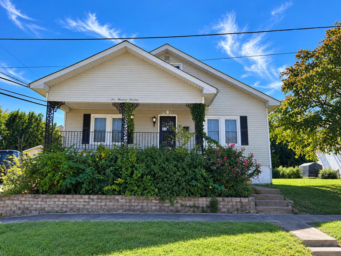 117 W Logan St., Harrisburg, IL 62946