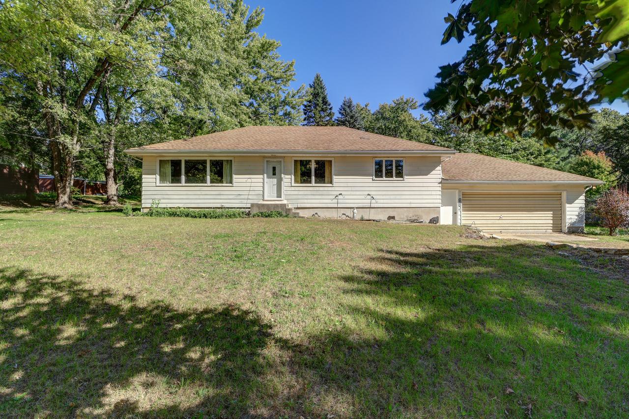 4020 W Wisconsin St., Dixon, IL 61021