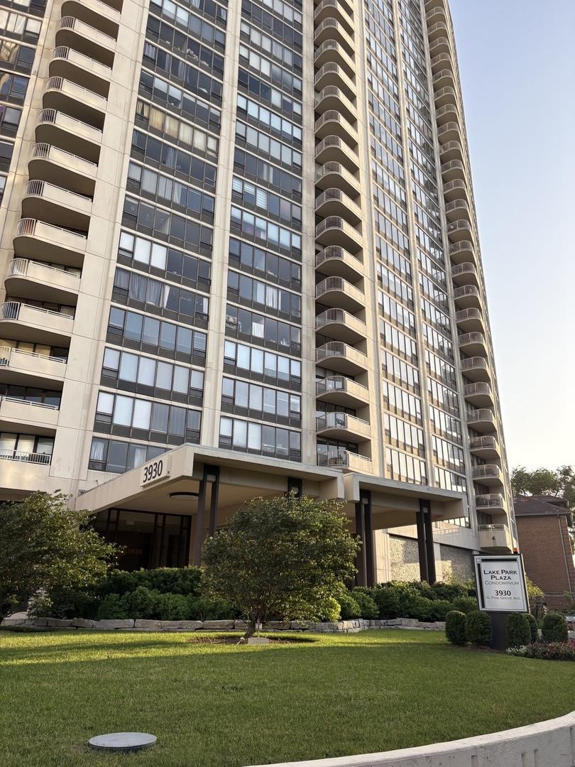 3930 N Pine Grove Ave. #2902, Chicago, IL 60613