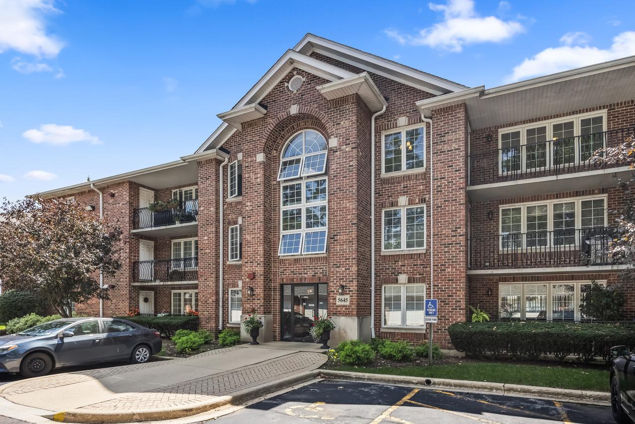 5645 S Cass Ave. #102, Westmont, IL 60559