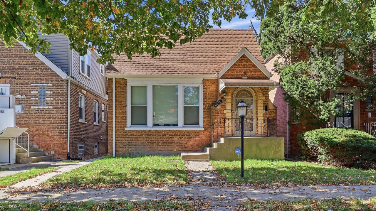 10054 S Saint Lawrence Ave., Chicago, IL 60628