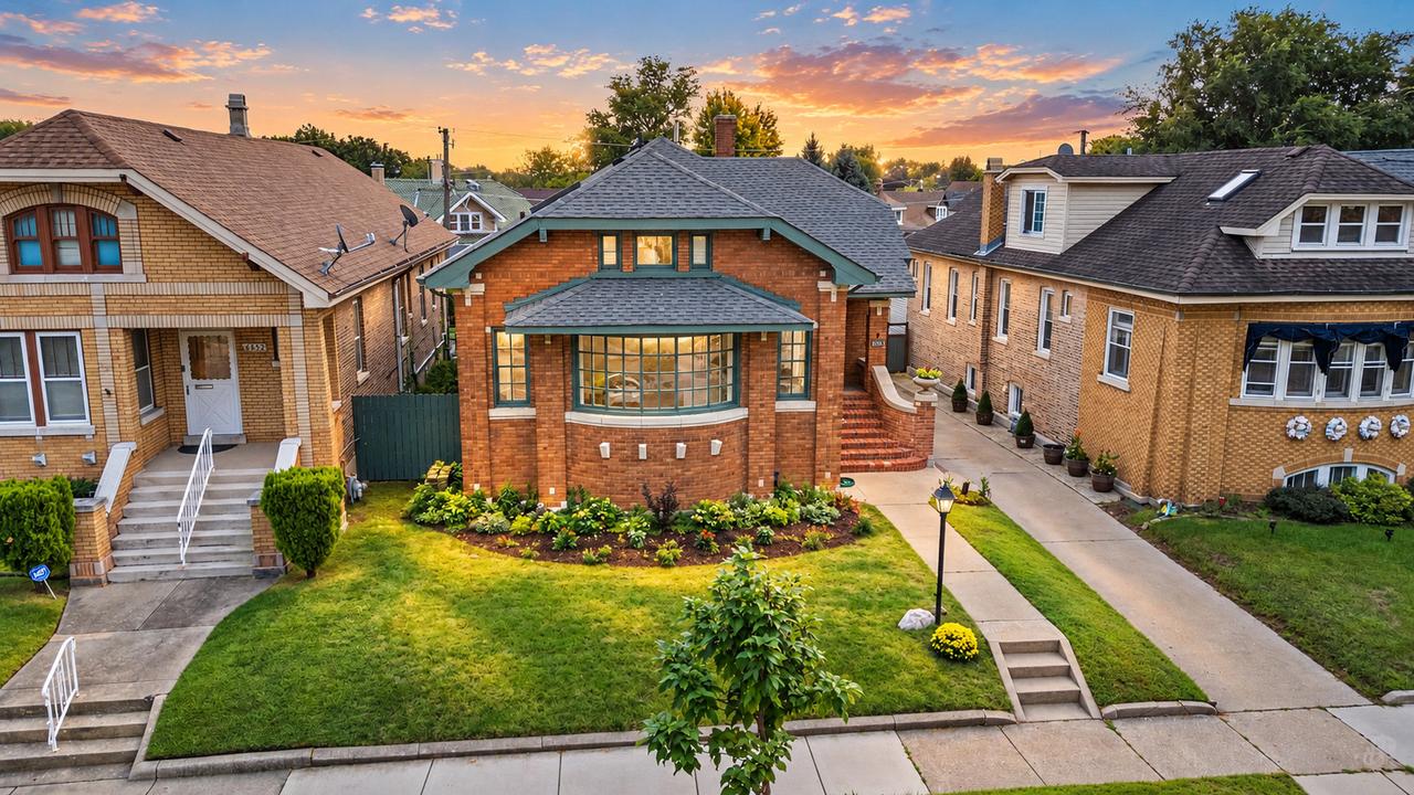 6858 Riverside Dr., Berwyn, IL 60402