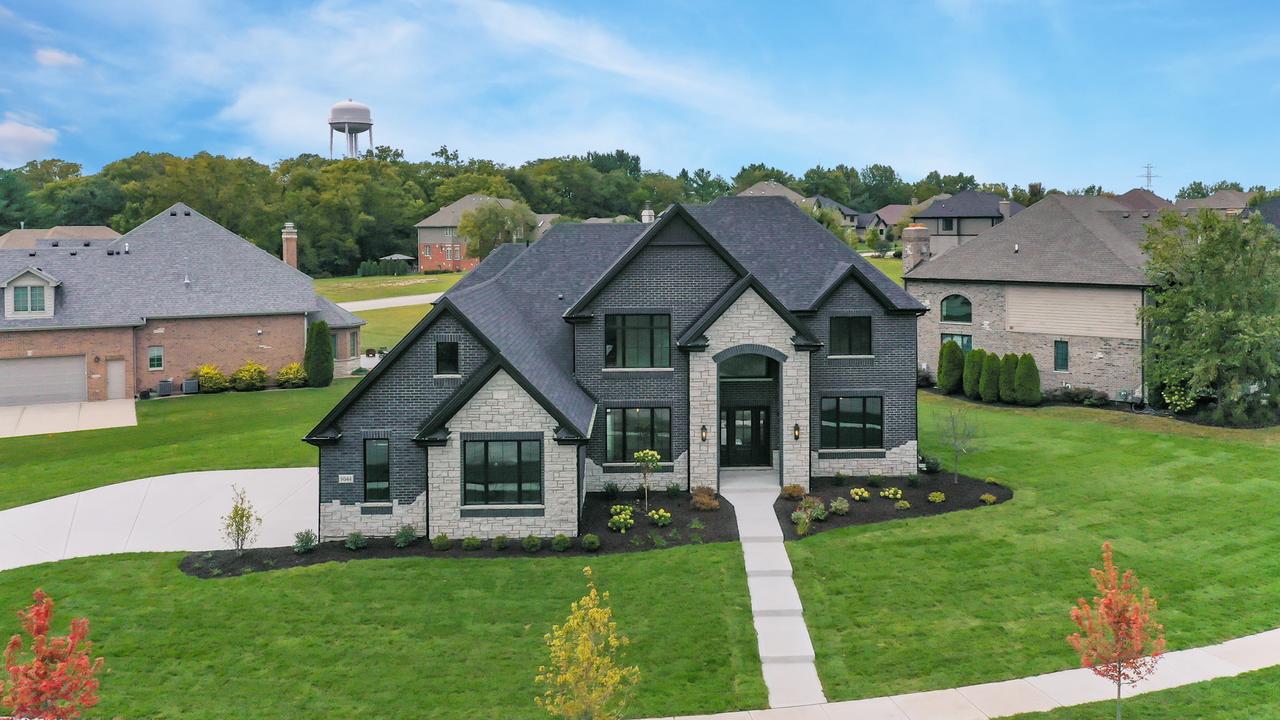 9044 Port Washington Dr., Frankfort, IL 60423